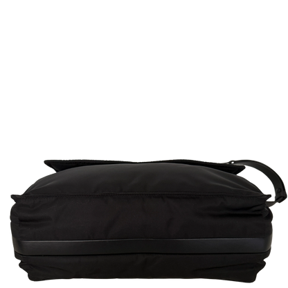 Prada Traveller Große Schultertasche aus Re-Nylon schwarz / neuwertig Prada