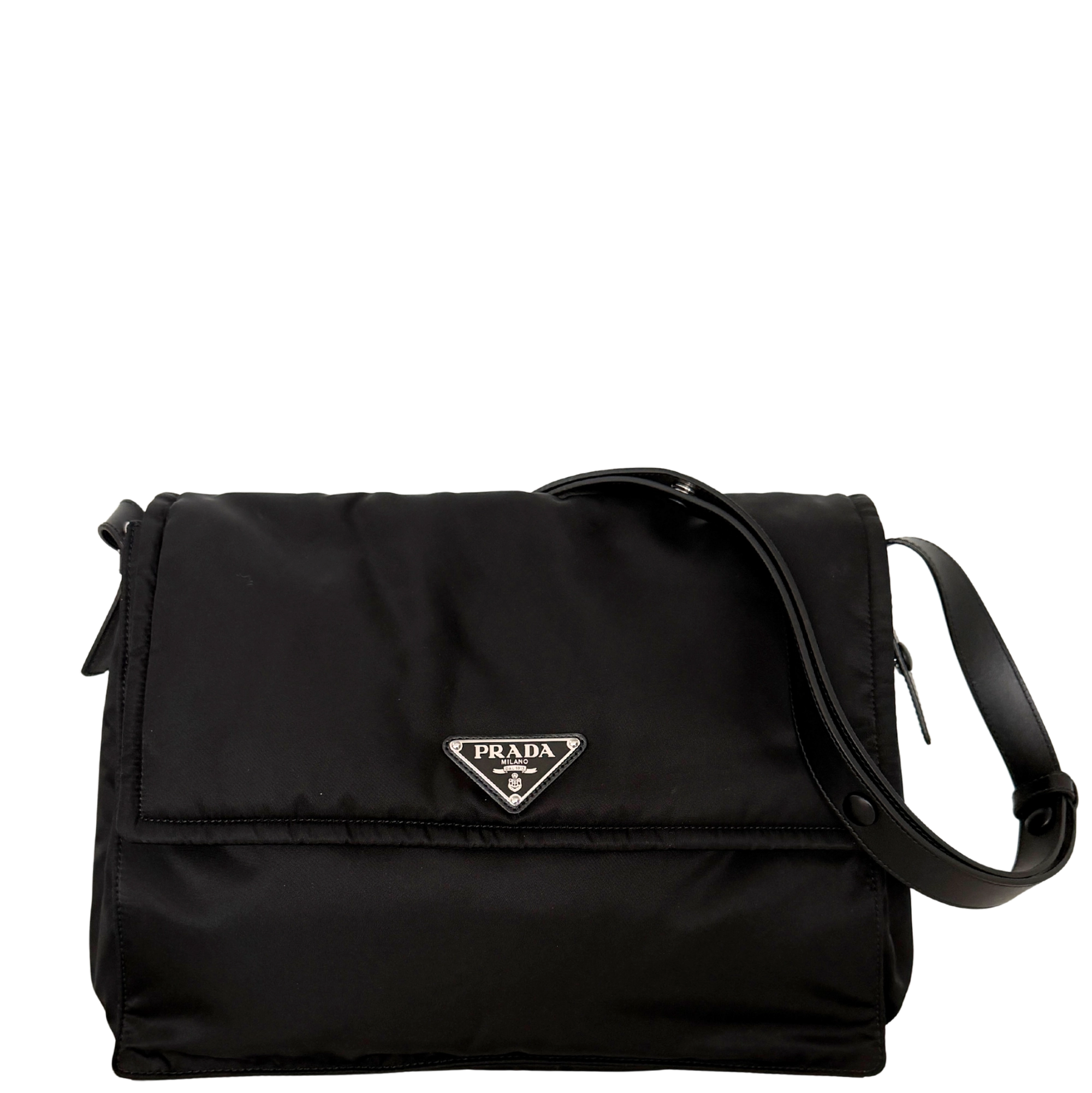 Prada Traveller Große Schultertasche aus Re-Nylon schwarz / neuwertig Prada
