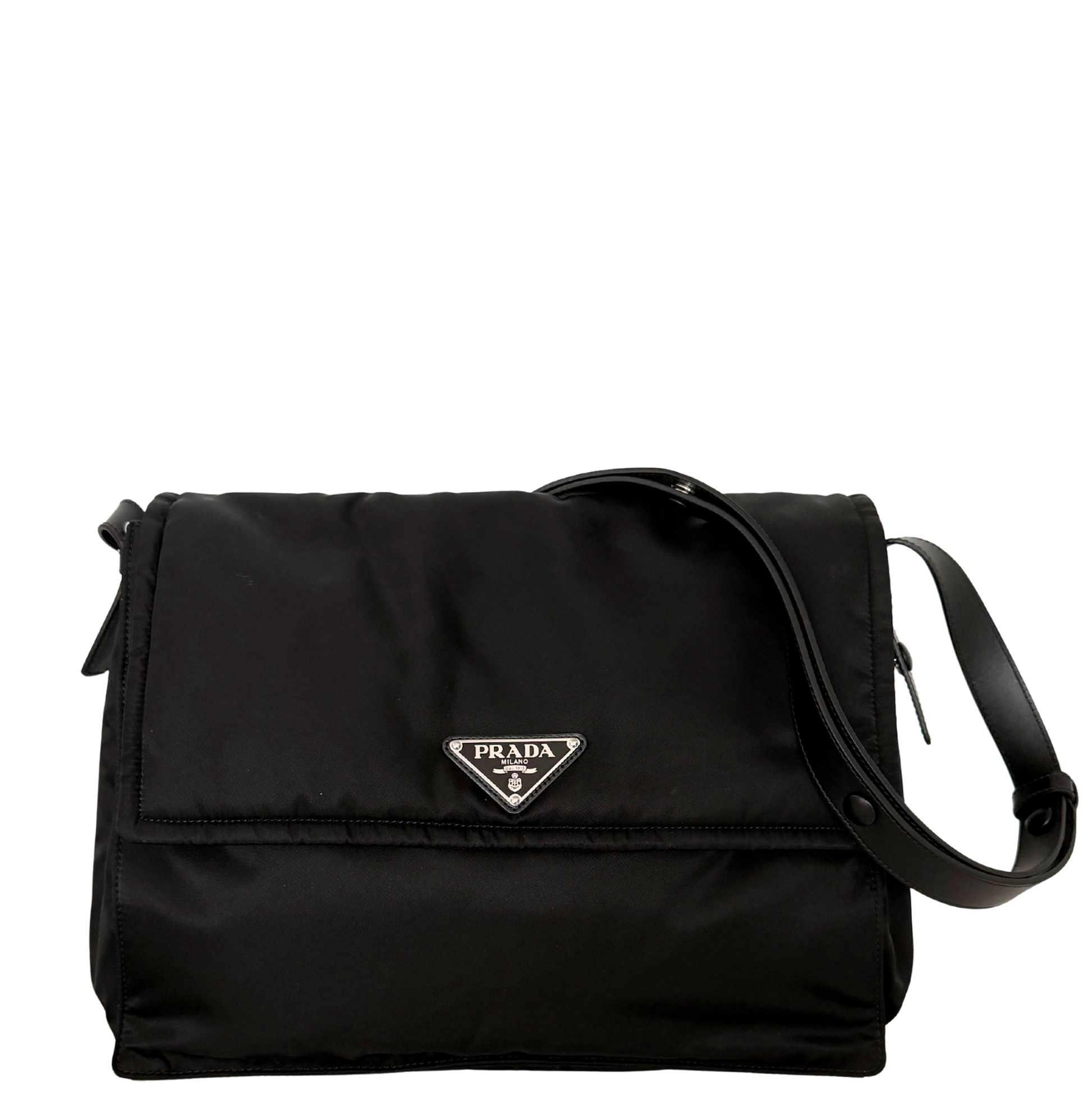 Prada Traveller Große Schultertasche aus Re-Nylon schwarz / neuwertig Prada