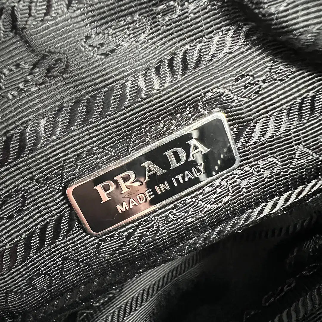 Prada Re-Nylon Traingle Crossbody Tasche schwarz / sehr gut Echtheitscheck