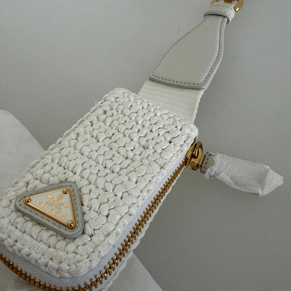 Prada Triangle Logo Zip Häkeltasche Raffia small weiß / neuwertig Prada