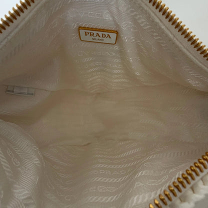 Prada Triangle Logo Zip Häkeltasche Raffia small weiß / neuwertig Prada
