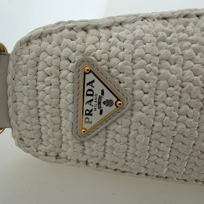 Prada Triangle Logo Zip Häkeltasche Raffia small weiß / neuwertig Prada