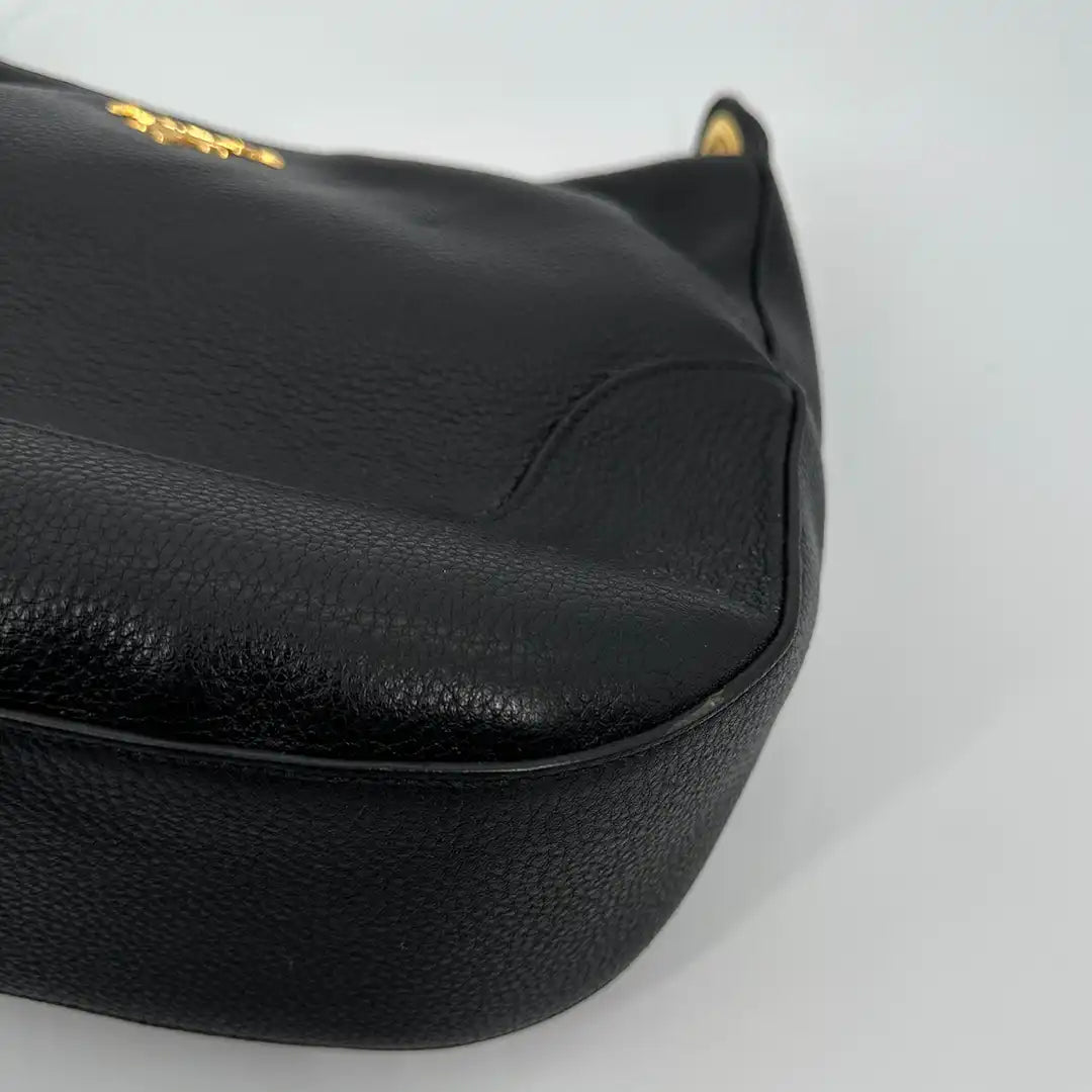 Prada Vitello Daino Zippered Messenger Hobo Bag schwarz / sehr gut Prada