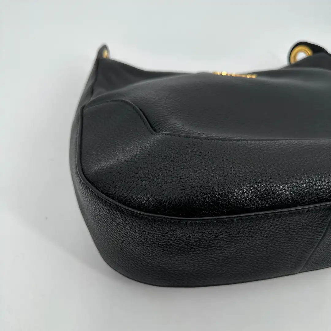 Prada Vitello Daino Zippered Messenger Hobo Bag schwarz / sehr gut Prada