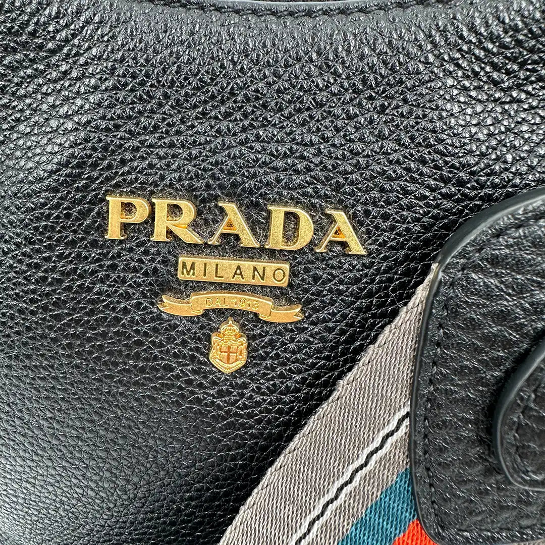 Prada Vitello Daino Zippered Messenger Hobo Bag schwarz / sehr gut Prada