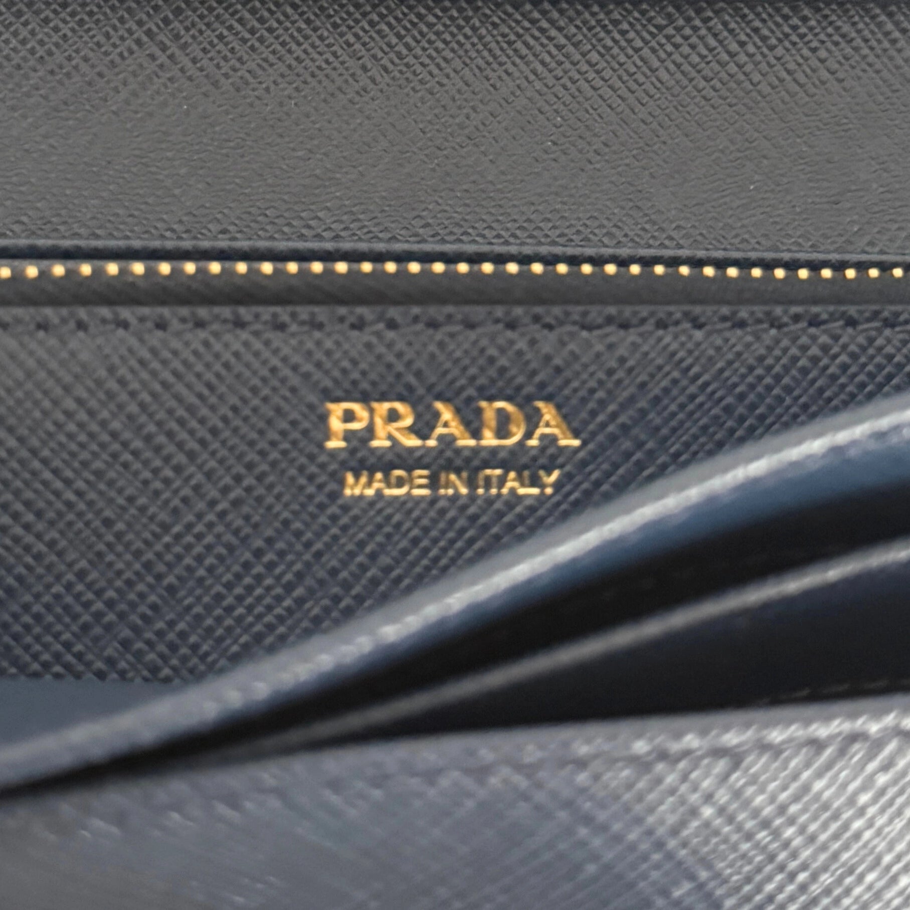 Prada lange Geldbörse aus Saffiano Leder Bluette / neuwertig Prada