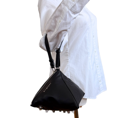 Givenchy Pyramid Handtasche Schwarz / neuwertig Givenchy
