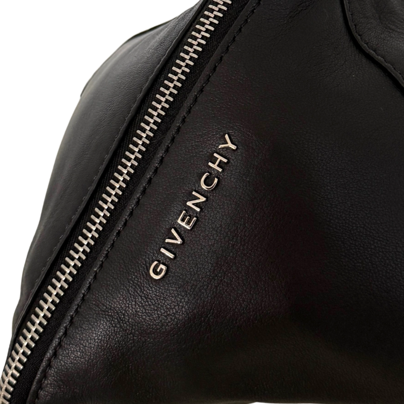 Givenchy Pyramid Handtasche Schwarz / neuwertig Givenchy