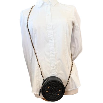 Chanel Runde CC Filigree Clutch aus Kaviarleder Schwarz / sehr gut Chanel