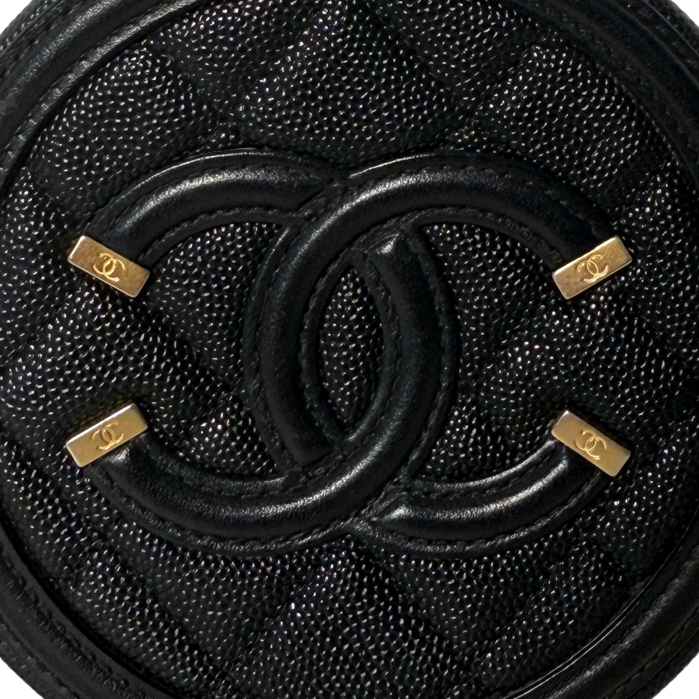 Chanel Runde CC Filigree Clutch aus Kaviarleder Schwarz / sehr gut Chanel