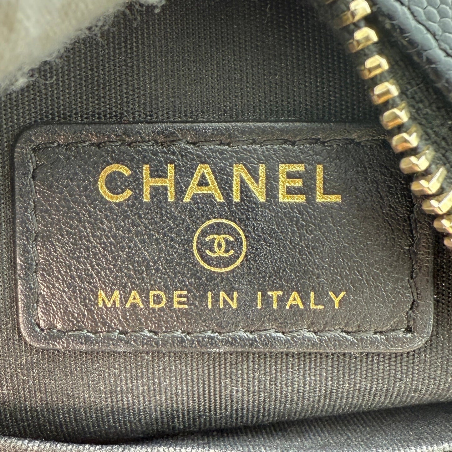 Chanel Runde CC Filigree Clutch aus Kaviarleder Schwarz / sehr gut Chanel