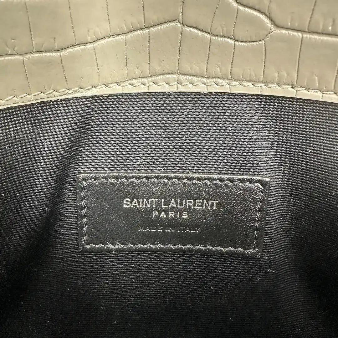 Saint Laurent Kalbsleder Krokodil geprägte Uptown Monogramm Pouch Creme / neuwertig Saint Laurent
