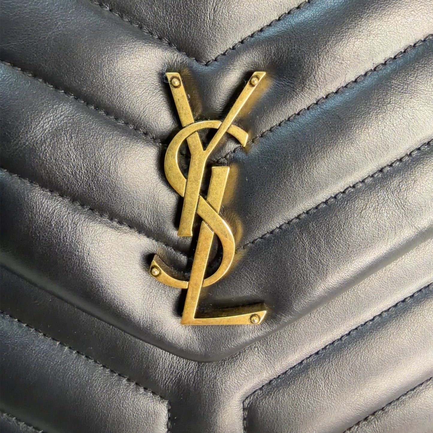 Saint Laurent LouLou Medium Leder Schwarz goldene Hardware / sehr gut Saint Laurent