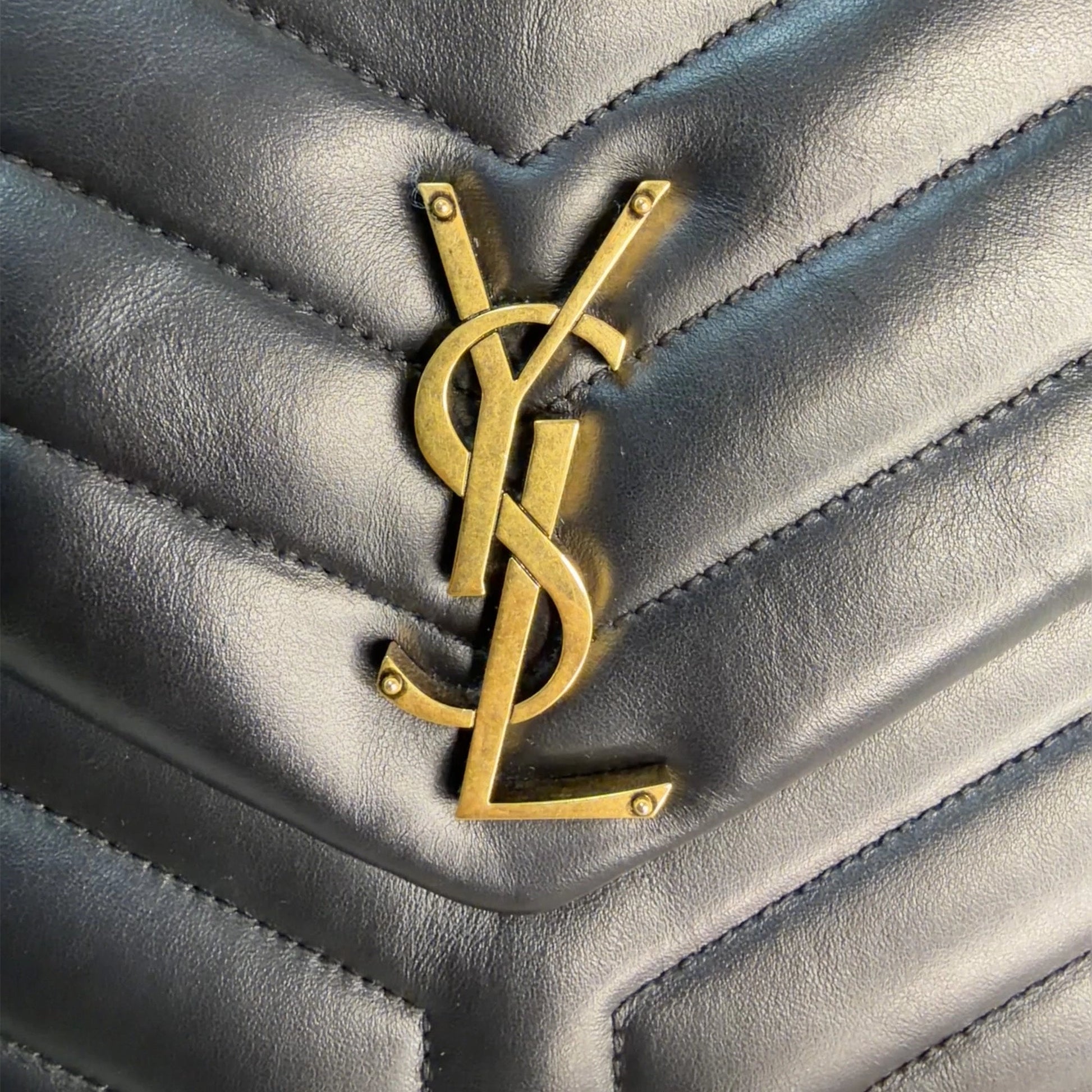 Saint Laurent LouLou Medium Leder Schwarz goldene Hardware / sehr gut Saint Laurent