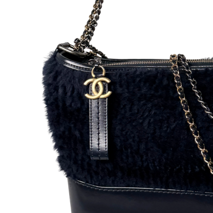 Chanel Gabrielle Hobo Bag klein Shearling Dunkelblau / gut Chanel