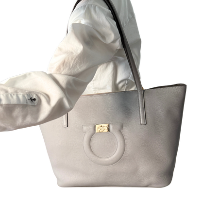 Salvatore Ferragamo City Tote Bag mittelgroß Grau / sehr gut