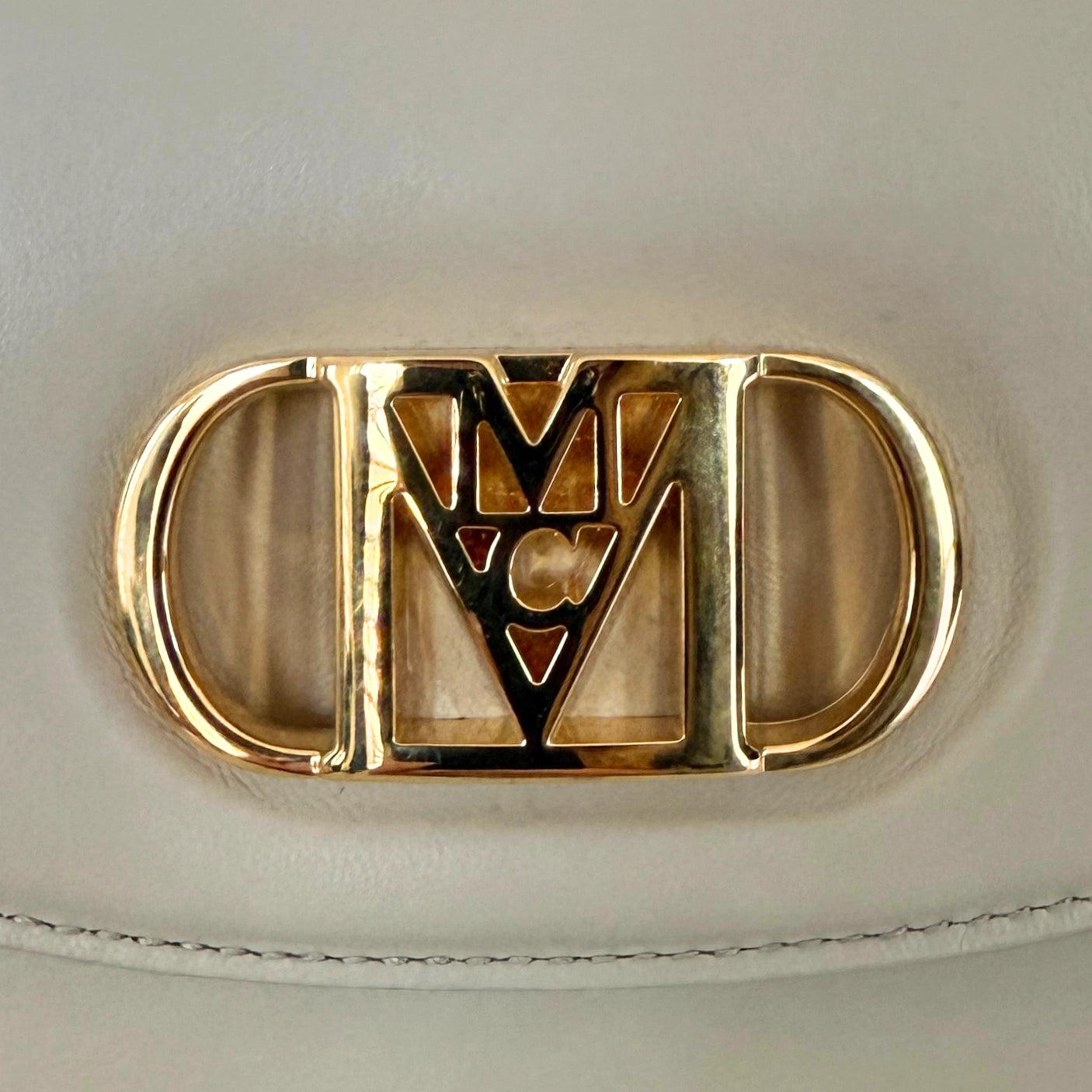 MCM Travia Umhängetasche Beige / sehr gut