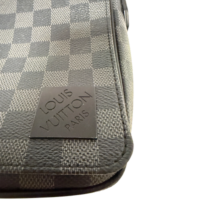 Louis VuittonDistrict PM Messenger Tasche grau N42710 / sehr gut Louis Vuitton