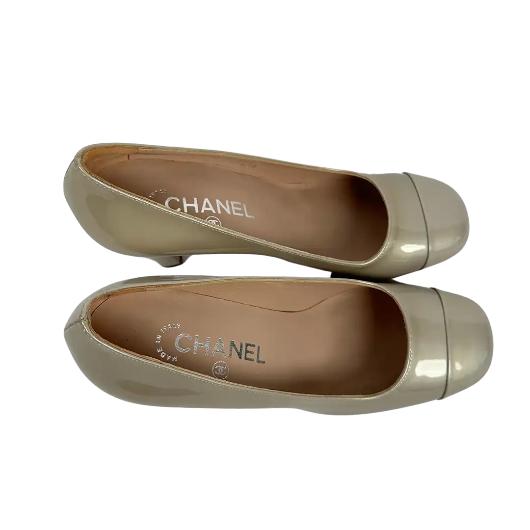 Chanel Pumps Metallic silber Größe 38 / ungetragen Chanel