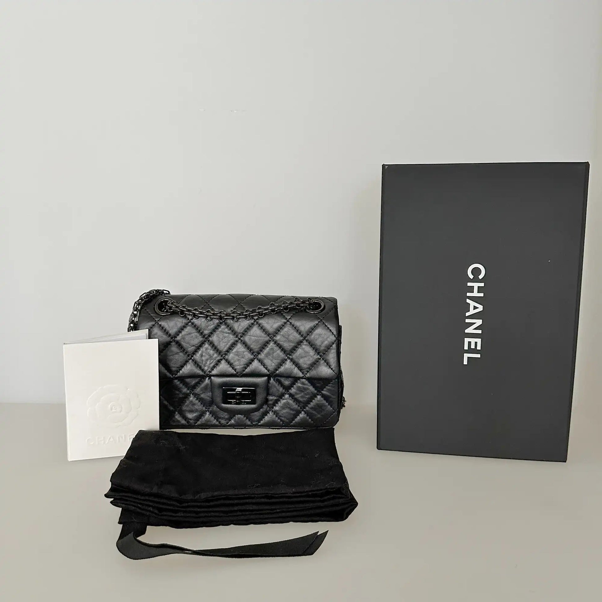 Chanel Mini Reissue 224 2.55 Flap So Black Aged Calfskin schwarze Hardware Fullset / neuwertig Chanel