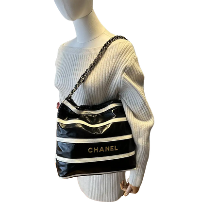 Chanel 22 kleine Hobobag schwarz weiß gestreift 2024 / neuwertig Chanel