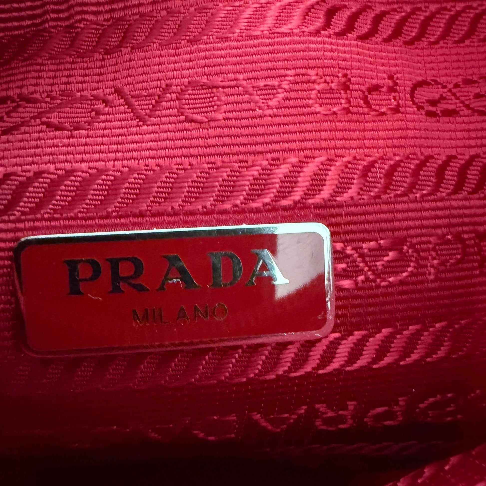 Prada Re-Edition 2000 Mini Bag rot Fullset / sehr gut Prada