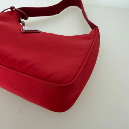 Prada Re-Edition 2000 Mini Bag rot Fullset / sehr gut Prada