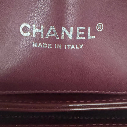 Chanel Mademoiselle Medium Schultertasche Lackleder Bordeaux / sehr gut Chanel