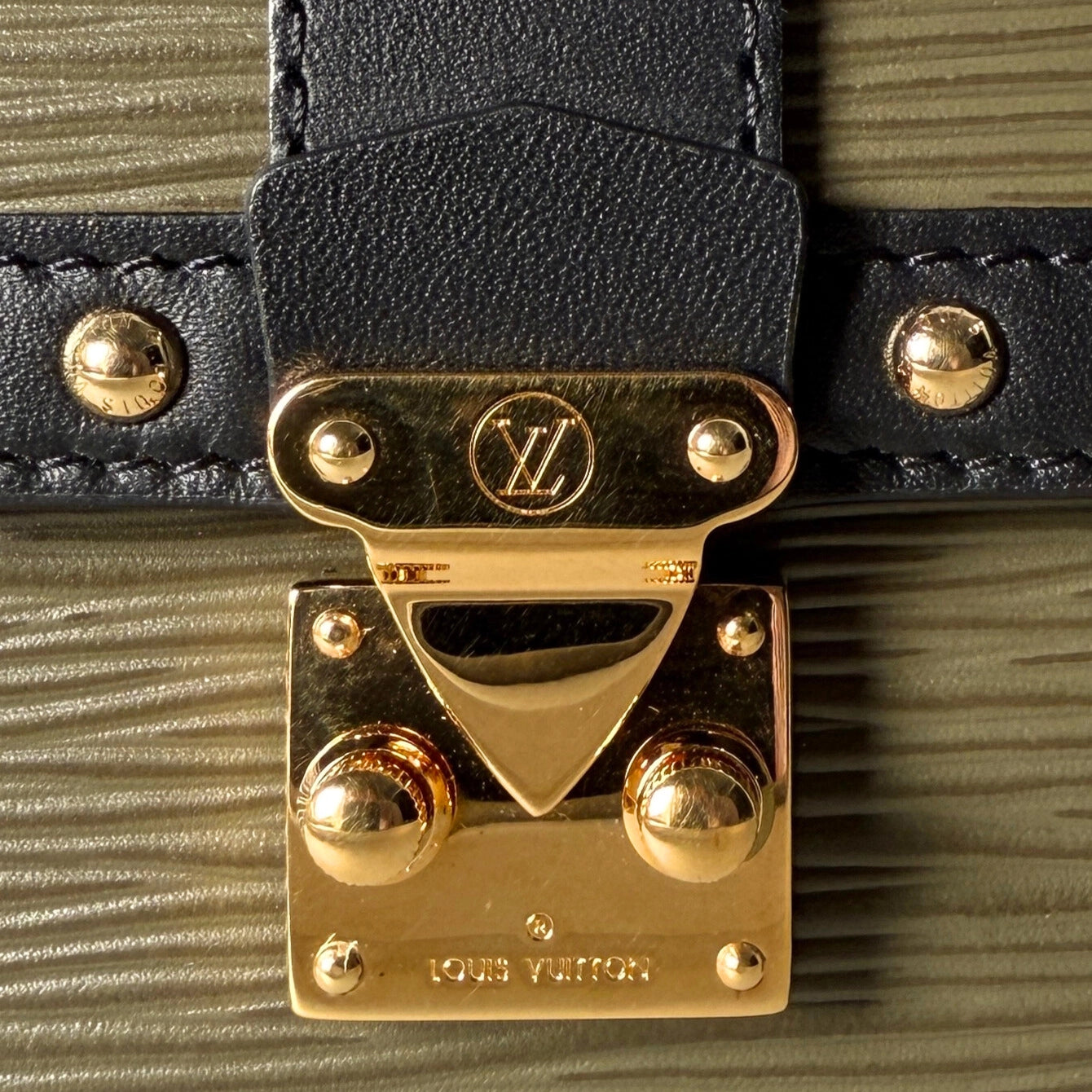 Louis Vuitton Petite Malle Handtasche Epi-Leder Olivgrün / sehr gut Louis Vuitton