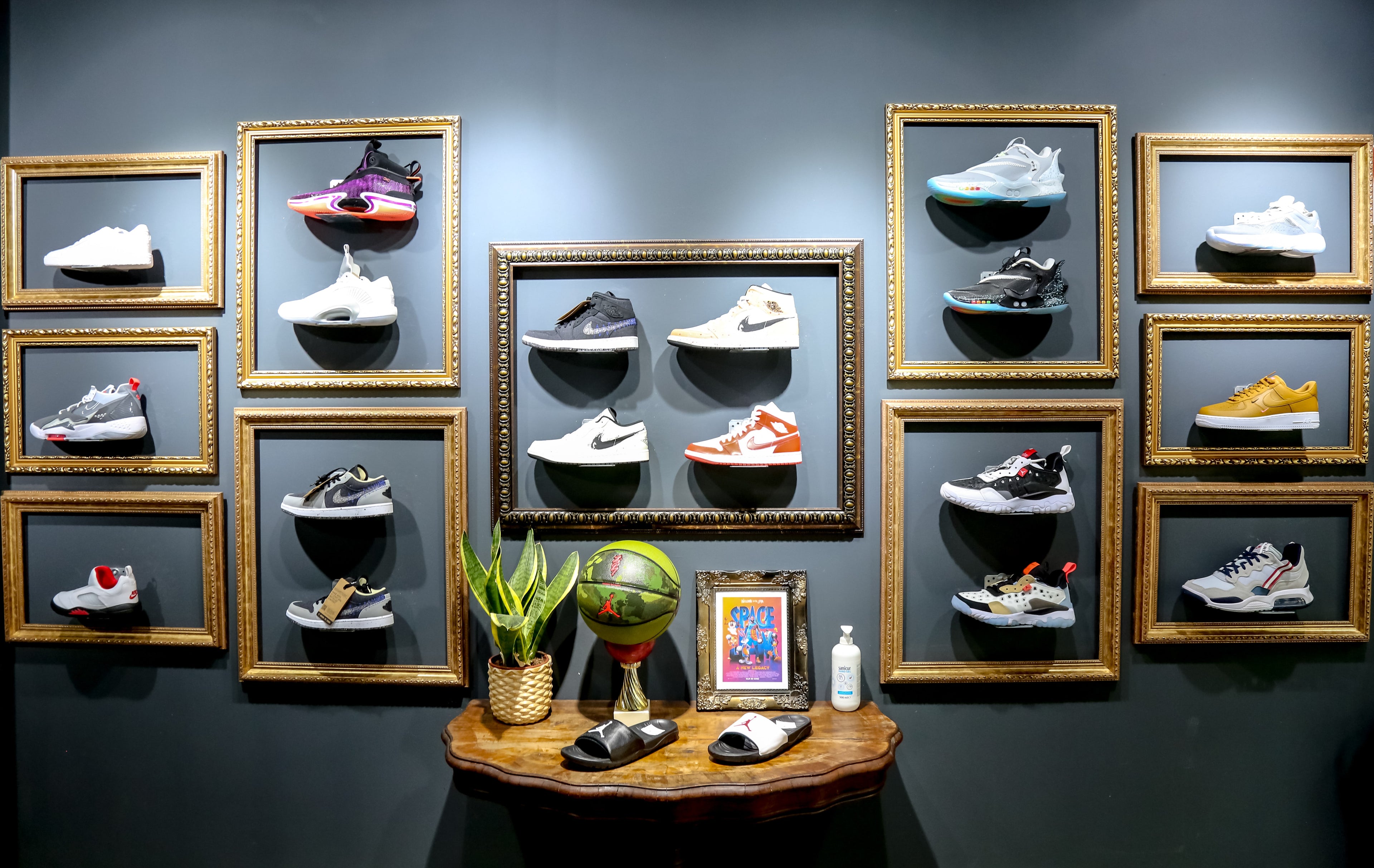 Sneaker Zertifizierung wir prüfen Ihre Sneaker auf Echtheit und machen den legit check auf www.echtheitscheck.de